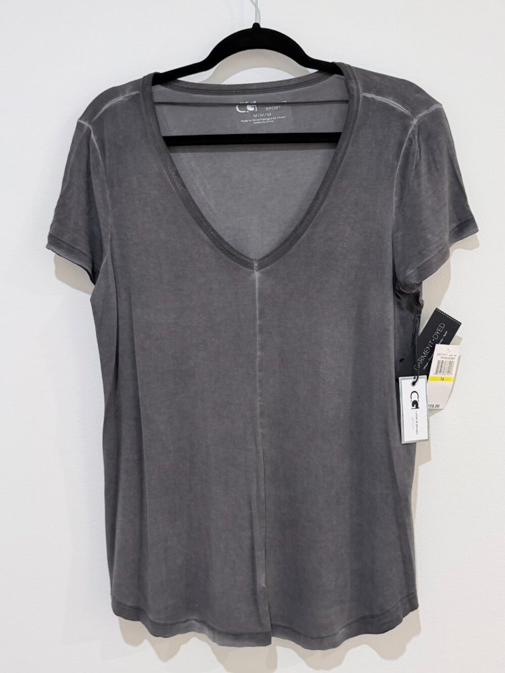 NWT Cable & Gauge Sport V-Neck Short Sleeve Tee.